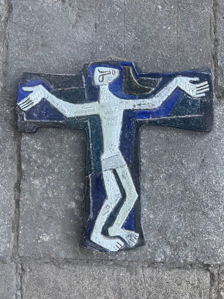 CRUCIFIE_A-L_OISEAU-c